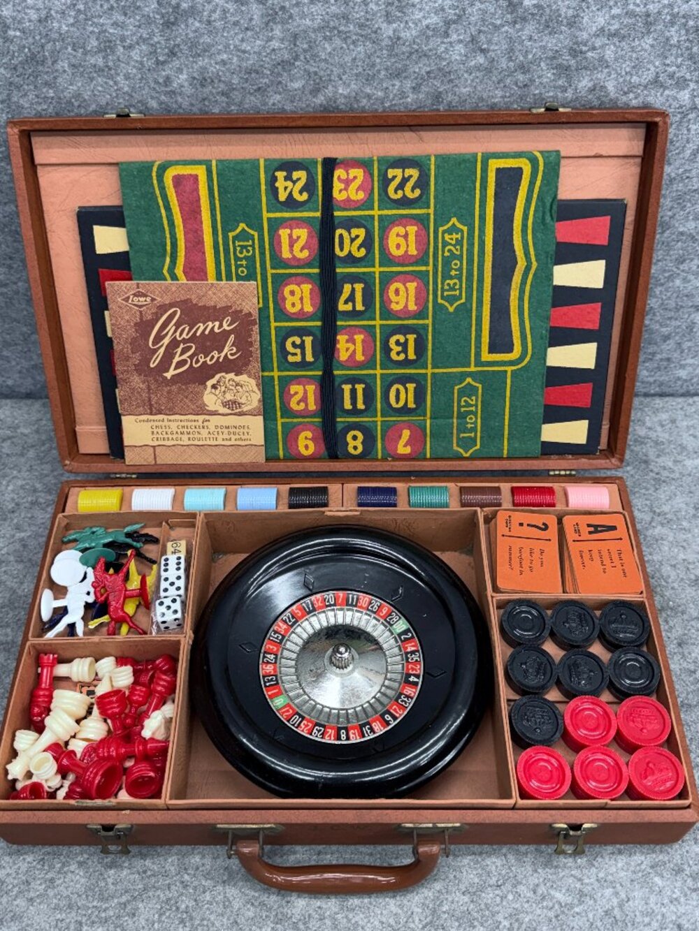 Vintage 1940s E.S. Lowe Portable Game Set Bakelite Roulette Chess Checkers Horse